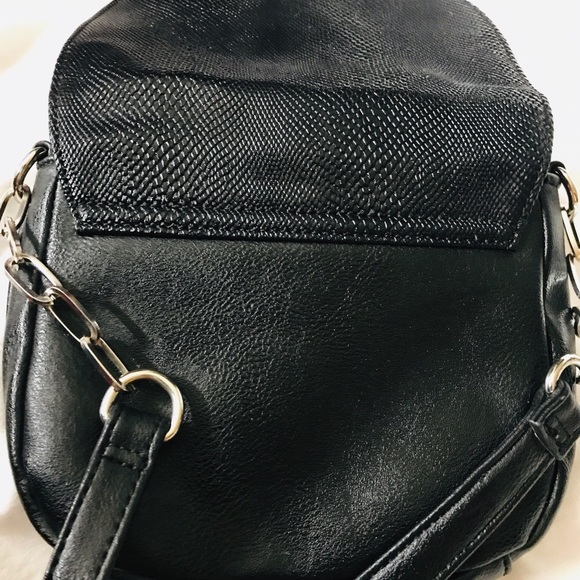 Kenneth Cole Reaction crossbody bag - Picture 2 of 3